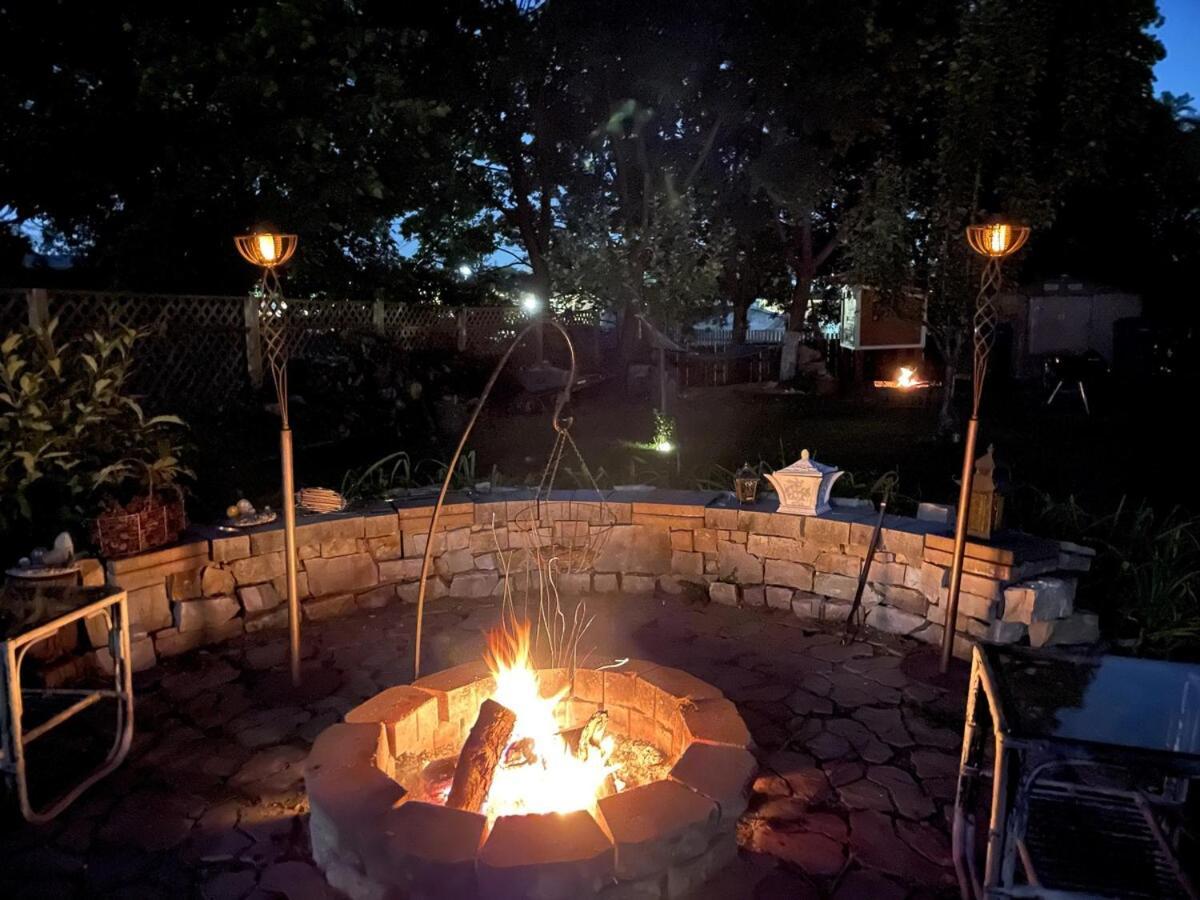 Schaumburg Paradise Oasis With A Secret Garden And Private Pool Extérieur photo