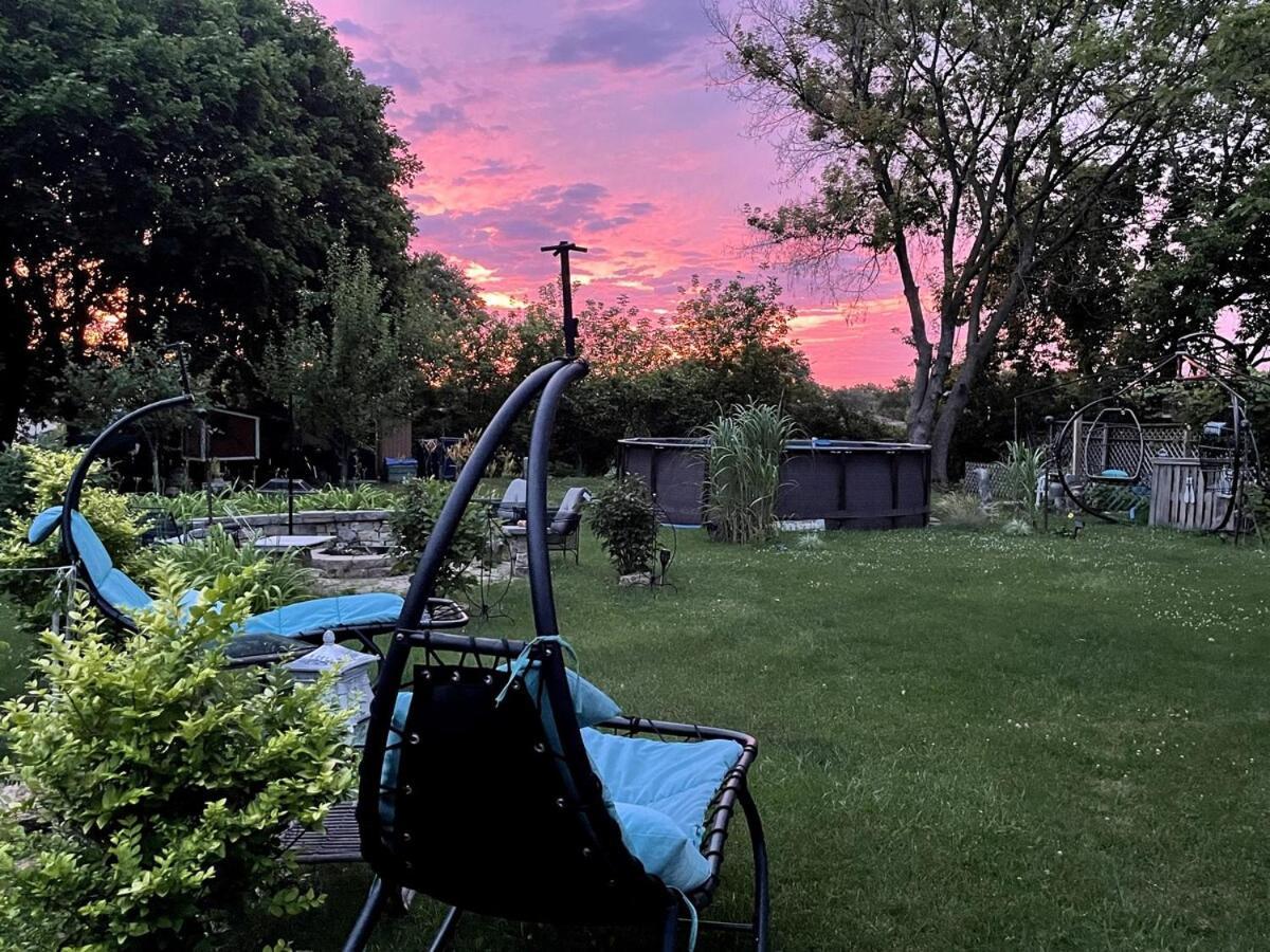 Schaumburg Paradise Oasis With A Secret Garden And Private Pool Extérieur photo