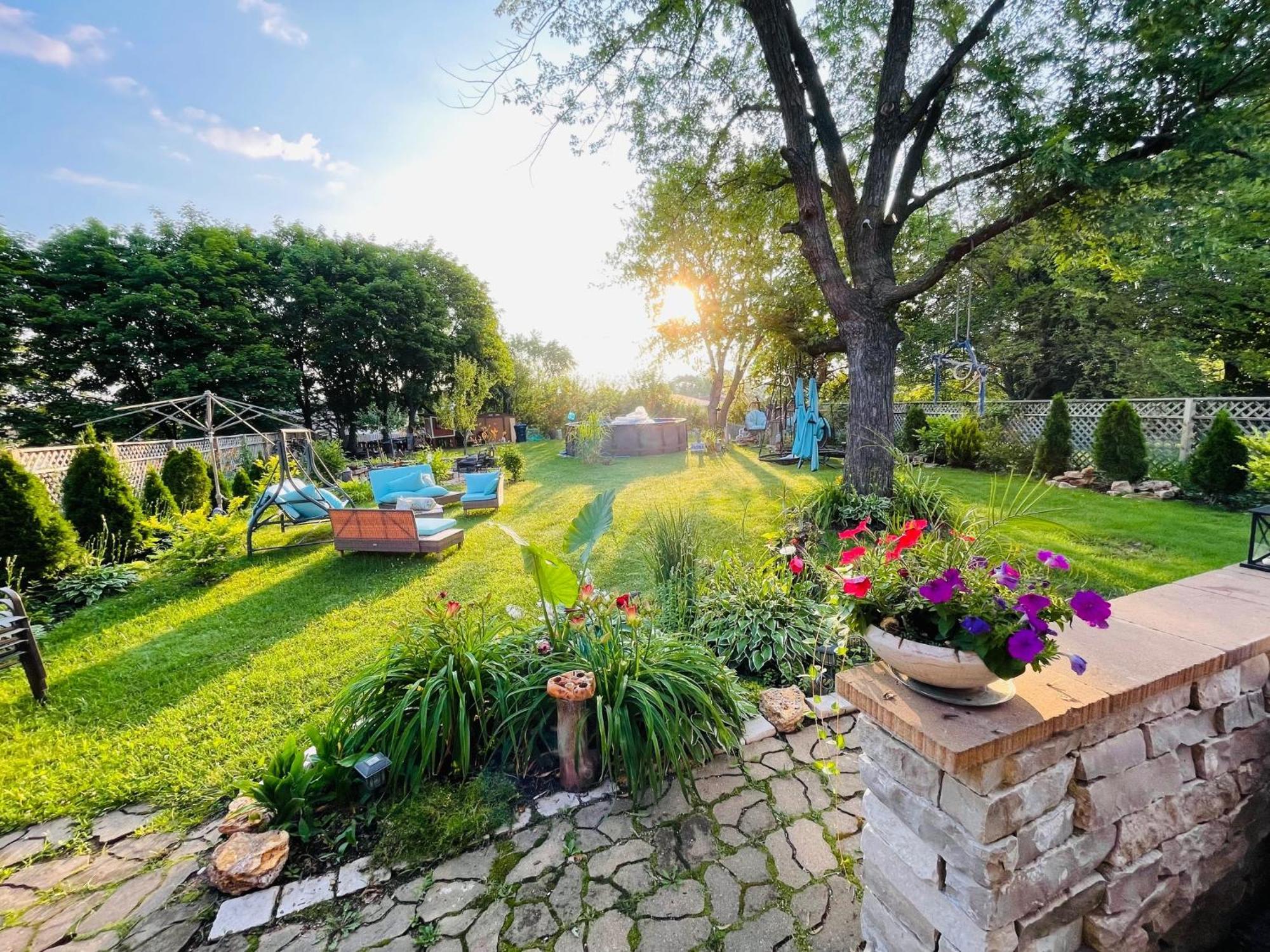 Schaumburg Paradise Oasis With A Secret Garden And Private Pool Extérieur photo